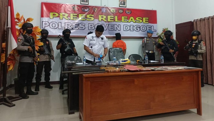 Polisi Curiga 4 Senpi Dibawa 2 Pria di Boven Digoel untuk KKB di Yahukimo